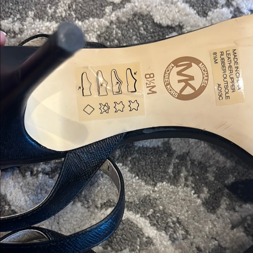 Michael Kors Black and Pink Sandals Sleek Design Like New Condition - Picture 6 of 7
